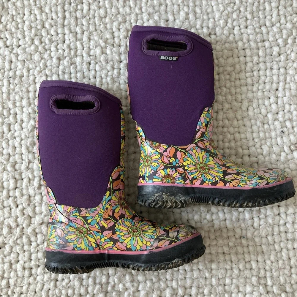 Bogs Youth Size 3 Floral Purple Waterproof Pullon Boots Rain Snow Mud Dirty